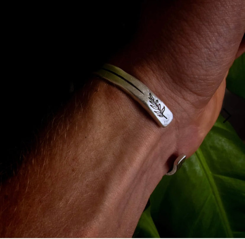 Salty Dagger - Blowing In The Wind Cuff