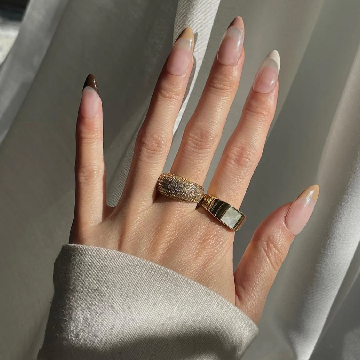 Arms Of Eve - Yang Signet Ring - White/Gold