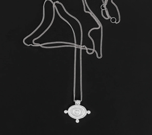 Temple Of The sun - Reign Oval Necklace - Silver