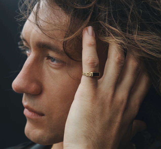 Temple Of The Sun - Airla Solitare Ring Garnet - Gold