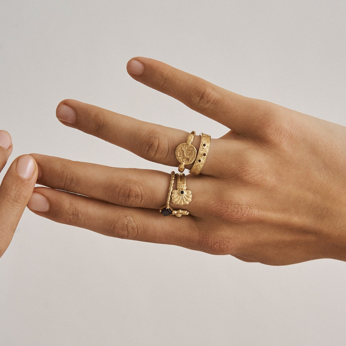 Temple Of The Sun - Isabel Black Sapphire Ring - Gold