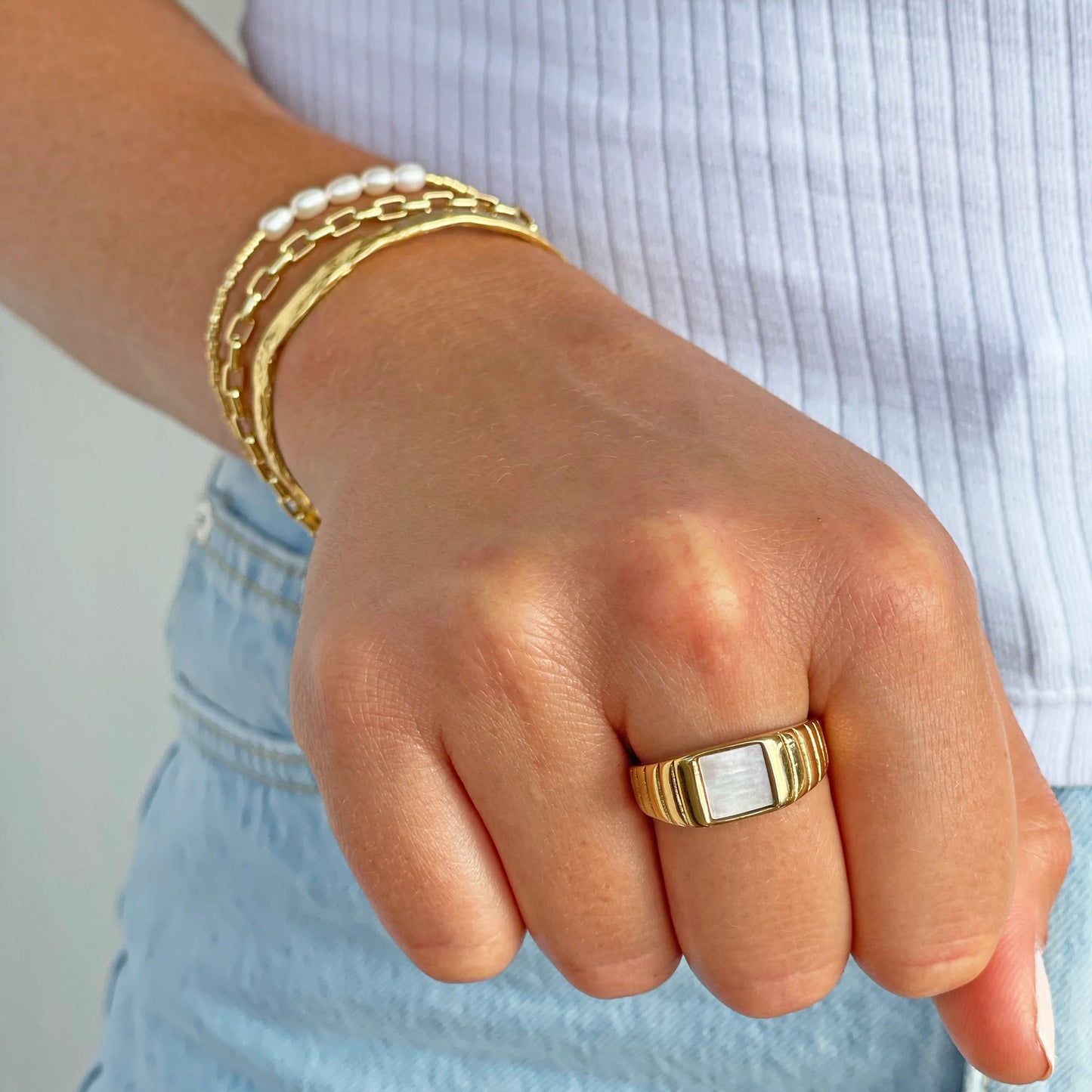 Arms Of Eve - Yang Signet Ring - White/Gold