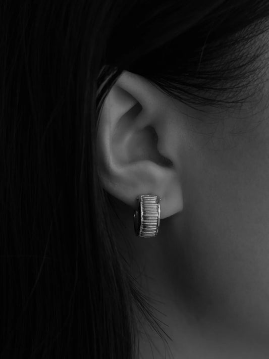 Temple Of The Sun - Arete Huggies Wide - Silver