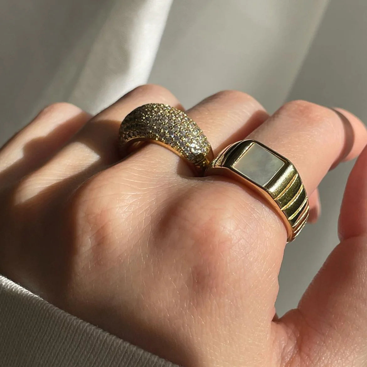 Arms Of Eve - Yang Signet Ring - White/Gold