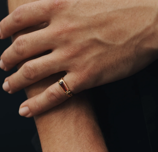 Temple Of The Sun - Airla Solitare Ring Garnet - Gold