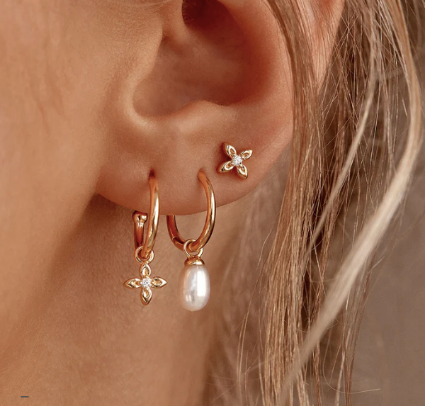 By Charlotte - Live in Peace Pearl Hoops - Gold