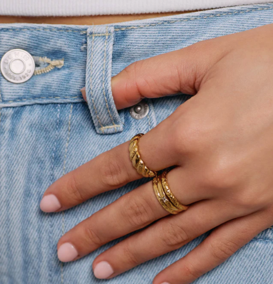 Arms of Eve - Lorenzo Ring - Gold