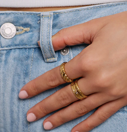Arms of Eve - Lorenzo Ring - Gold